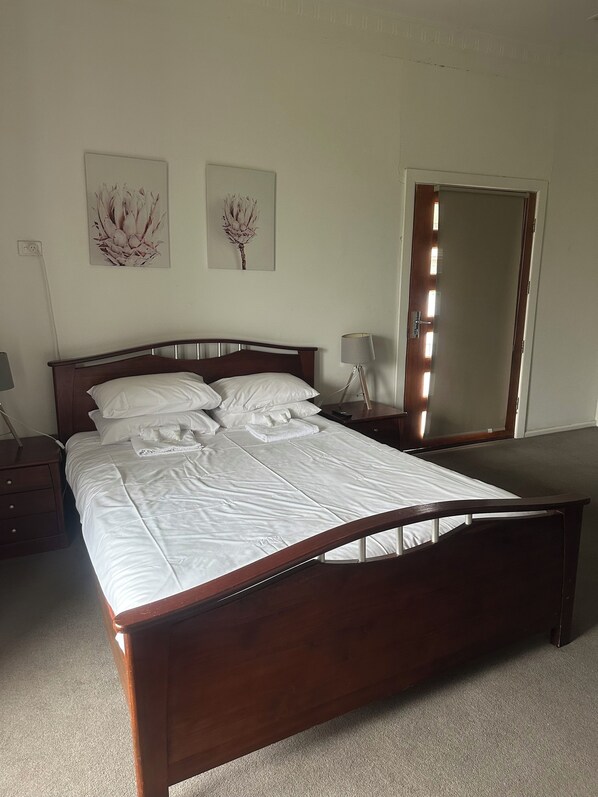 3 soverom, strykejern/-brett, wi-fi og sengetøy