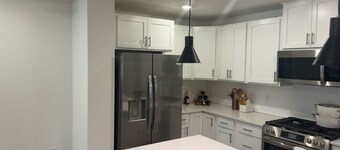 Cozy 1-bedroom in 3 bedrooms with shared bathroom.