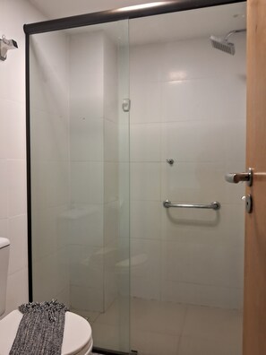 Asciugamani, sapone, carta igienica