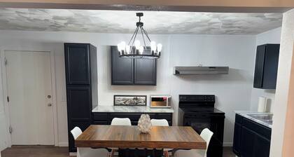 The Fountain Collective Charming 3-bedroom house with AC, WiFi in Center