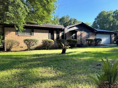 The Fountain Collective Charming 3-bedroom house with AC, WiFi in Center