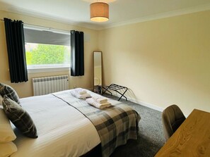 2 habitaciones, tabla de planchar con plancha y wifi gratis 