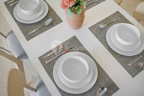 Apartment, 2 Bedrooms, City View | Dining room