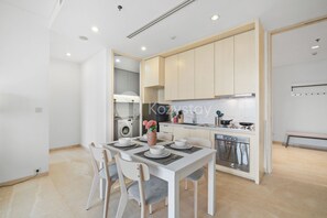 Apartment, 2 Schlafzimmer, Stadtblick | Esszimmer