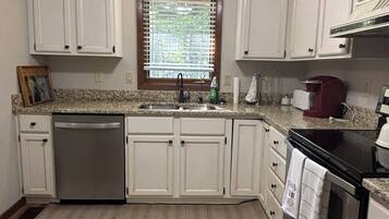 Oven, stovetop, dishwasher, paper towels