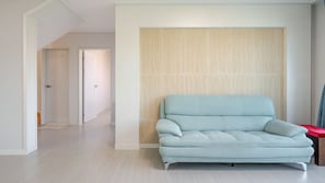 Basic Room, 3 Bedrooms (Stay 3(pet)) | 3 bedrooms, free WiFi