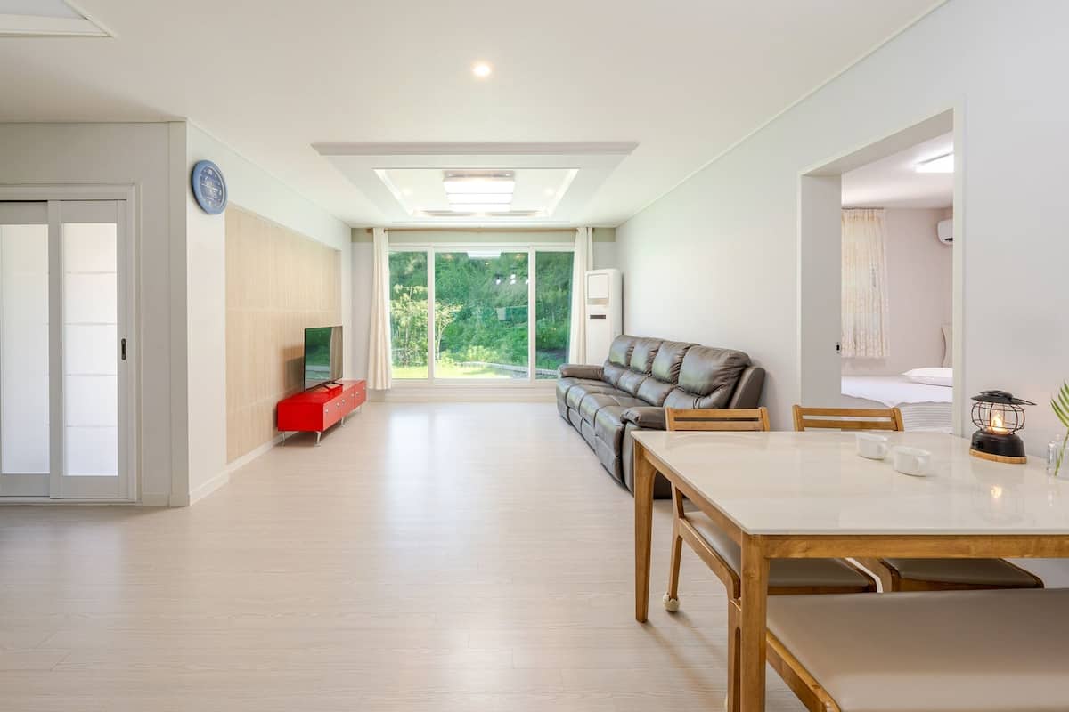 Basic Room, 3 Bedrooms (Stay 1(pet)) | 3 bedrooms, free WiFi