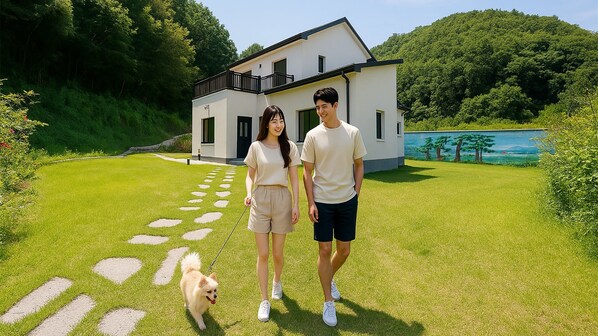 Basic Room, 3 Bedrooms (Stay 1(pet)) | 3 bedrooms, free WiFi - Gyeongju Sunflower Private Cottage (Gyeongju)