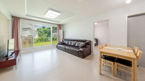 Basic Room, 3 Bedrooms (Stay 2(pet)) | 3 bedrooms, free WiFi - Gyeongju Sunflower Private Cottage (Gyeongju)