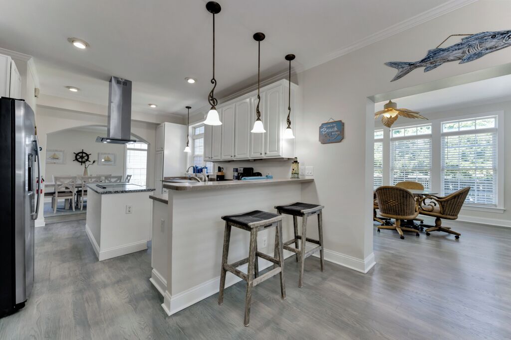 Chaise haute, distributeur de glaçons