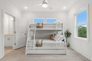 4 Schlafzimmer, Bügeleisen/Bügelbrett, kostenloses WLAN, Bettwäsche