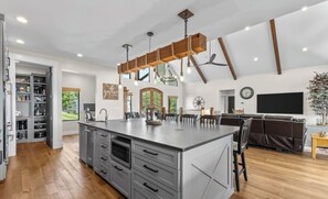 Interior - Stunning VIEWS! Luxury Mountain & Lakeside w Fire Pit, Spa, Kayaks, & Sunset (Maynardville)