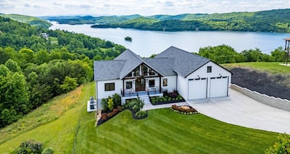 Luxury Mountain & Norris Lake Chateau w/ Chef's Kitchen, Spa, Kayaks, & Sunset
