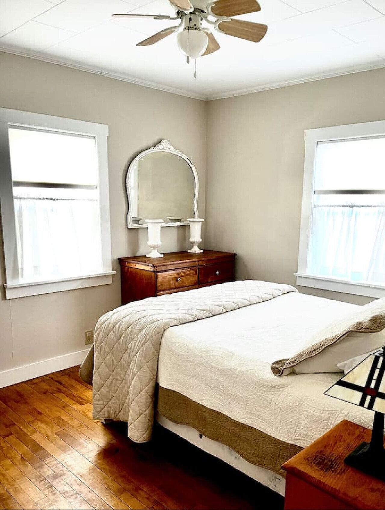 2 chambres, bureau, accès au Wi-Fi (inclus), literie fournie