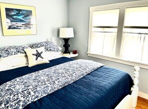 3 makuuhuonetta, työpöytä, ilmainen Wi-Fi, vuodevaatteet