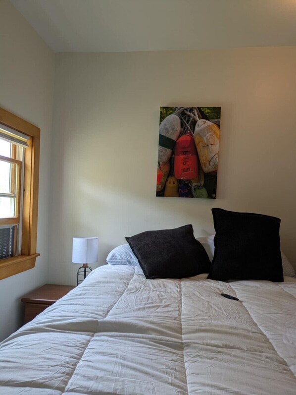 2 bedrooms, desk, free WiFi, bed sheets