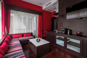 TV - Privilege One-Bedroom Villa with Private Pool l Free Breakfast, Free Bike & Wifi (Krong Siem Reap)