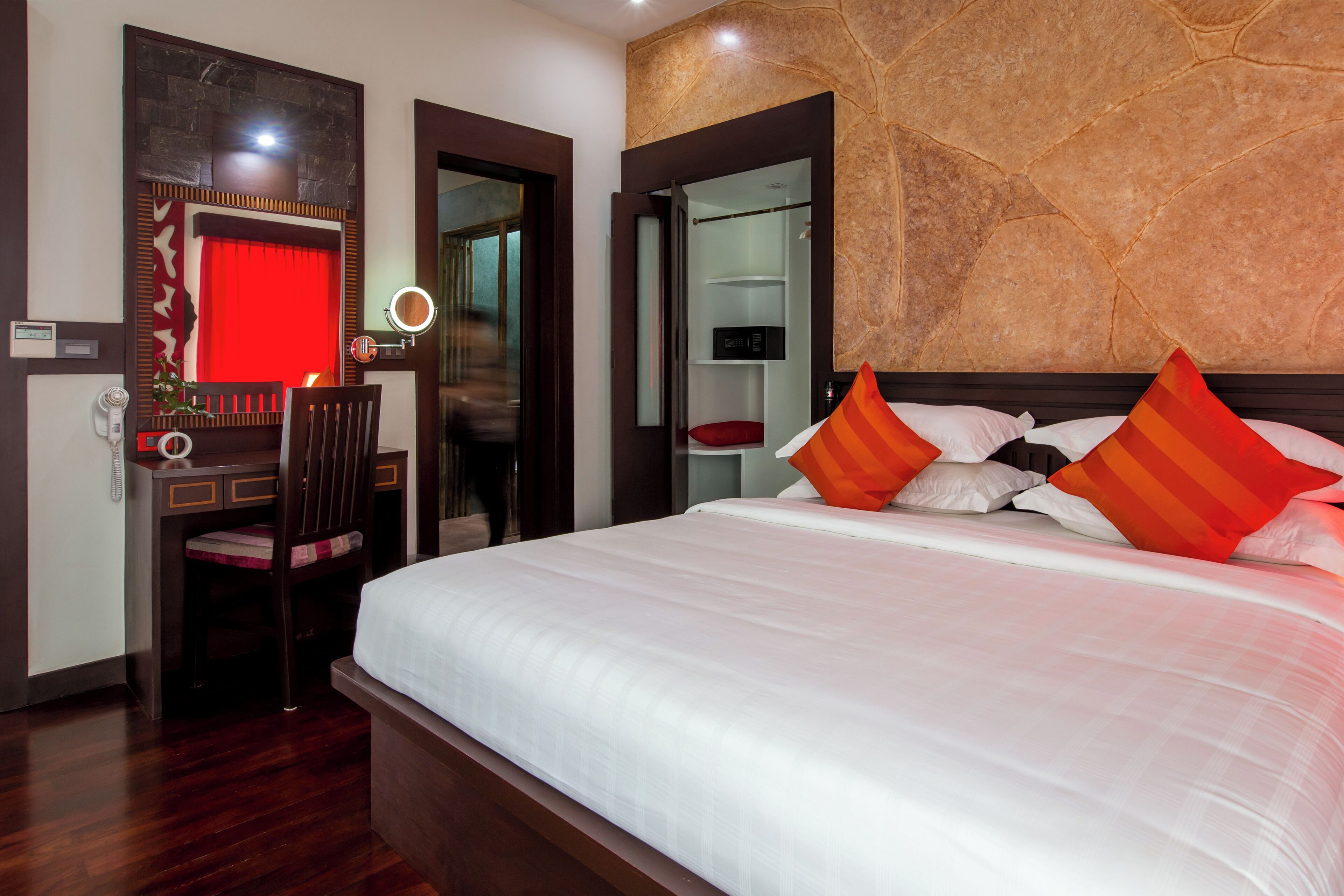 1 chambre, coffres-forts dans les chambres, bureau