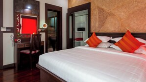 1 Schlafzimmer, Zimmersafe, Schreibtisch, Bügeleisen/Bügelbrett