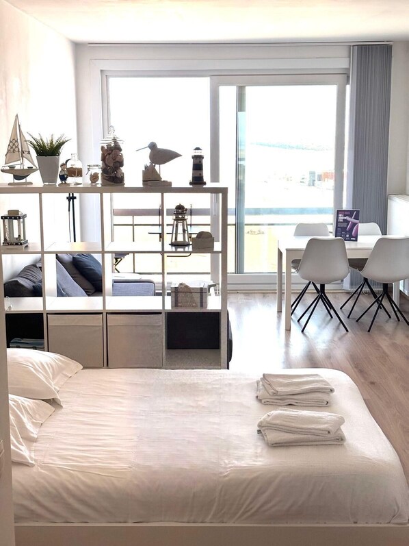 1 habitación, tabla de planchar con plancha, wifi y ropa de cama 