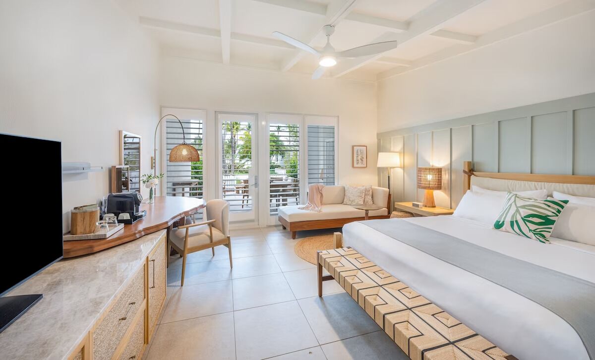 Fun Under The Sun! Beachfront, W/ Pool Onsite, Free Parking | Pets Allowed - Islamorada, FL