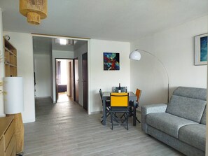 Living area - Near Lagune T2 air-conditioned flat with parking - 4QU (SAINT CYPRIEN PLAGE)