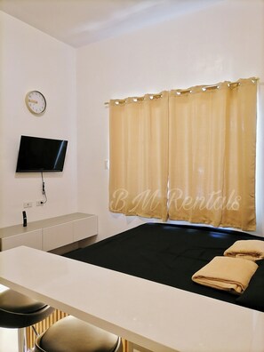 1 bedroom, WiFi, bed sheets - Modena Town Square - Studio Unit - BM Rentals (Minglanilla)