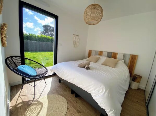 3 bedrooms, iron/ironing board, WiFi, bed sheets