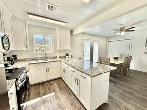Fridge, microwave, oven, stovetop - Townhome in Glendale, UT near Zion with hot tub (Glendale)