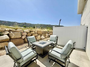 Outdoor dining - Townhome in Glendale, UT near Zion with hot tub (Glendale)