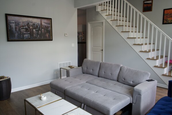 スマートテレビ、ミュージックライブラリ、ステレオ、書斎 / ワークスペース