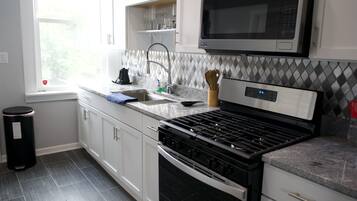 Microwave, oven, stovetop, cookware/dishes/utensils