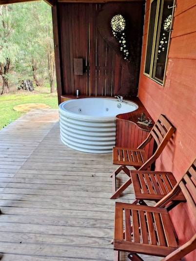 Two Bedroom Cottage - sleeps 4 - Self contained 2 Bedroom Cottage 1 King and 1 Queen