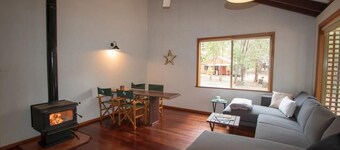 Two Bedroom Cottage - sleeps 6 - Self contained 2 Bedroom Cottage 1 King and 2 Bunks