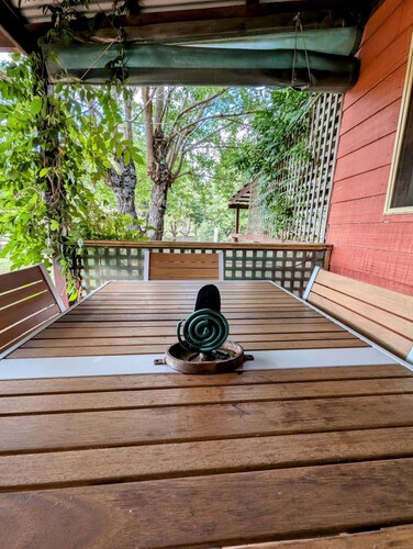 Three Bedroom Cottage - Sleeps 8 - Self contained 3 Bedroom Cottage 1 King, 1 Queen and 2 Bunks