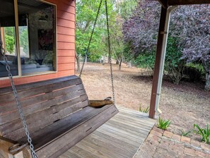 Terrace/patio - Three Bedroom Cottage - Sleeps 8 - Self contained 3 Bedroom Cottage 1 King, 1 Queen and 2 Bunks (Peerabeelup)