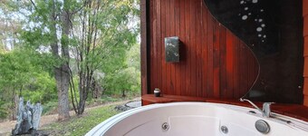 2 Bed Cottage - Pet Free Adults Exclusive Retreat - Self contained 2 Bedroom Cottage 1 King and 1 Queen