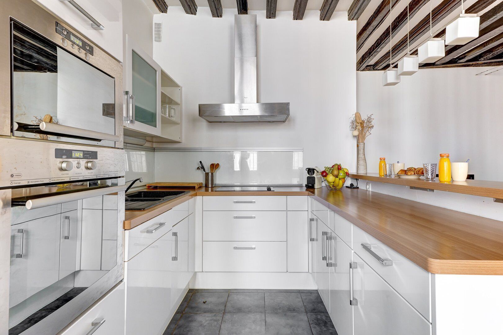 Kühlschrank, Mikrowelle, Ofen, Geschirrspüler