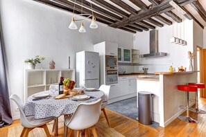 Fridge, microwave, oven, dishwasher - 611 Suite Precheurs - Superb apartment in Paris (Paris)