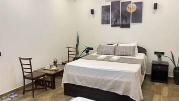 4 habitaciones, escritorio, tabla de planchar con plancha y wifi gratis