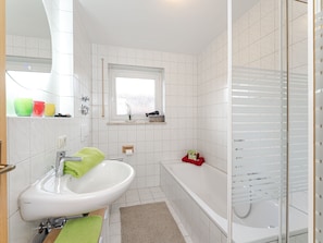 Bathroom - Light-flooded vacation apartment Felix - your Allgäu dream in a quiet idyll (Weitnau)