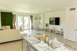 Interior - Waterfront Oasis | 2BR Canal Home w/ Private Dock (Miami)