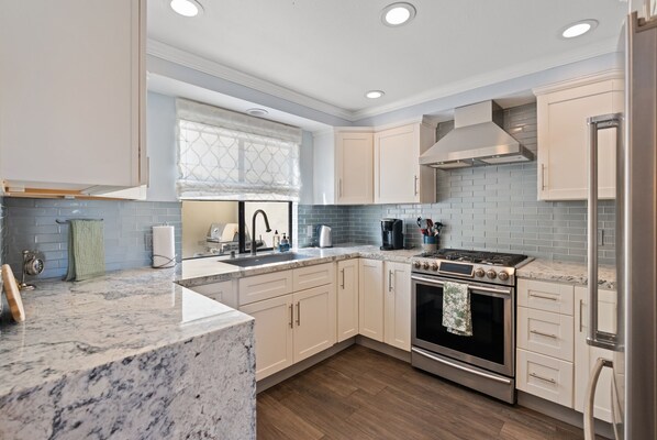 Private kitchen - Carlsbad's Hidden Escape - 30 Night Minimum (Carlsbad)