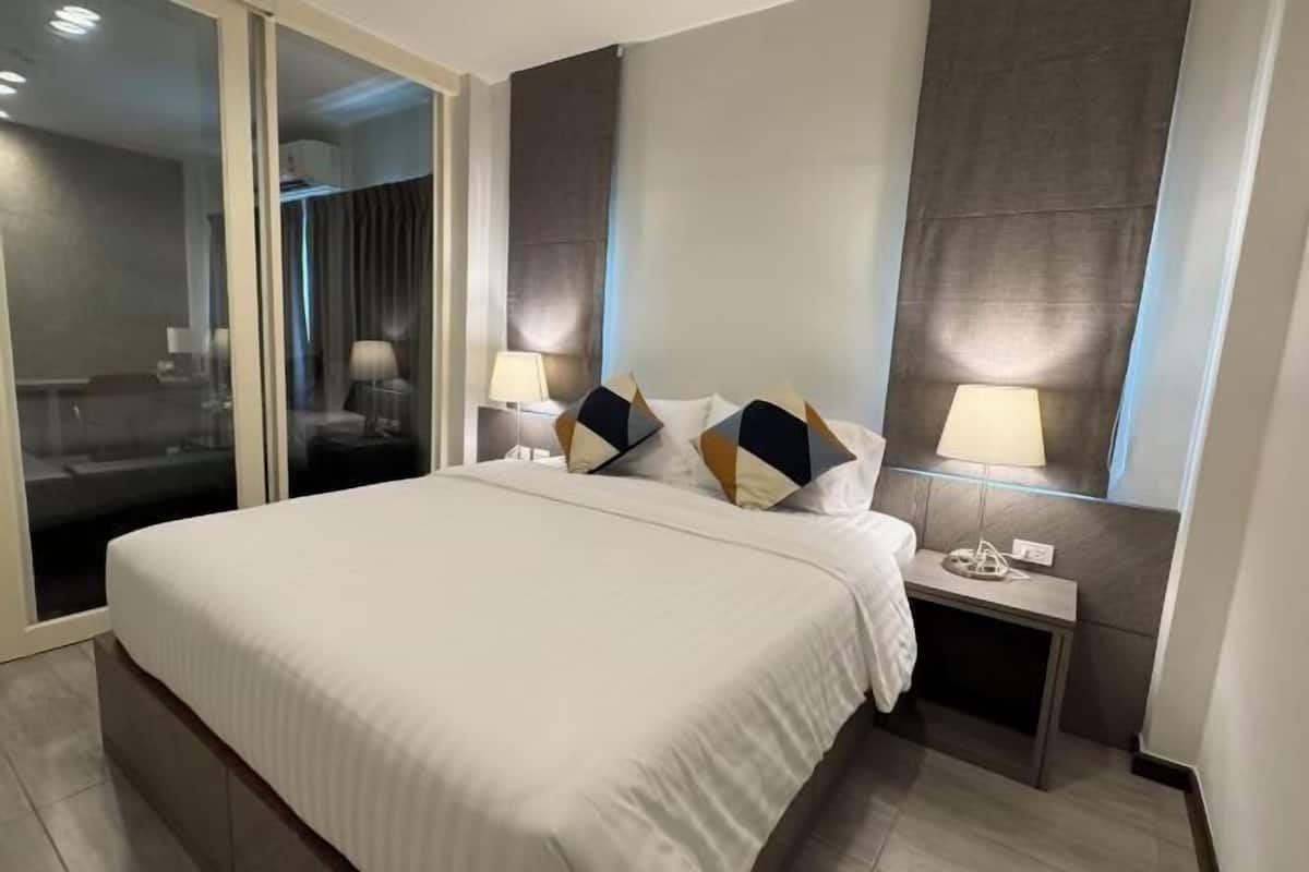 Bureau, Wi-Fi gratuit, draps fournis