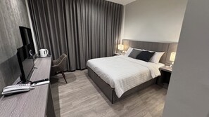Standard Double Room | Desk, free WiFi, bed sheets - The Kite Hotel Bangkok (Bangkok)