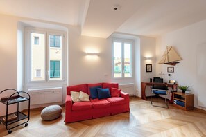 Family Apartment, 2 Bedrooms, 2 Bathrooms (Castelletto House Genova City Center) | Living room