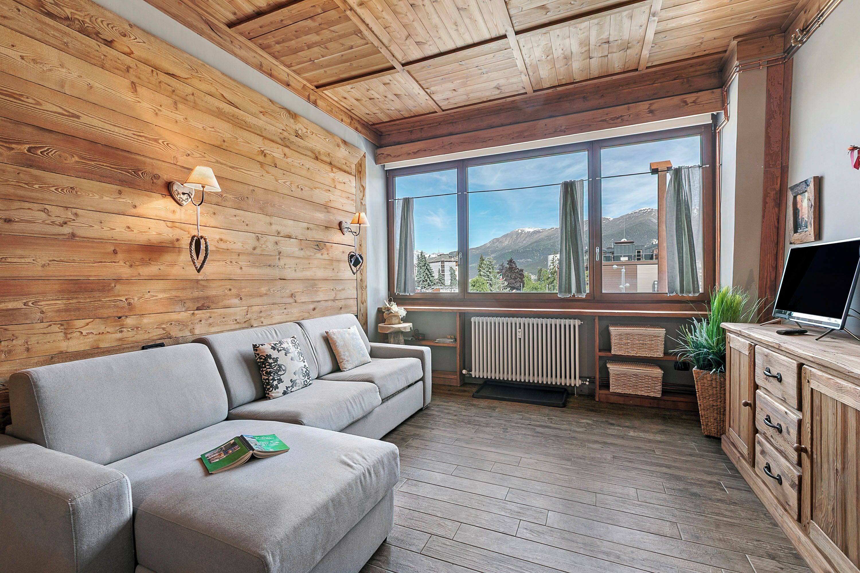 Honeymoon Studio, Mountain View (Studio Charming Sportinia) | Living area | 21-inch Smart TV with cable channels