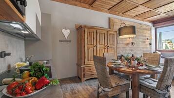 Honeymoon Studio, Mountain View (Studio Charming Sportinia) | Private kitchen | Fridge, microwave, oven, stovetop