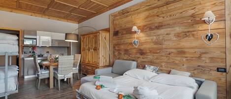 Honeymoon Studio, Mountain View (Studio Charming Sportinia) | Free WiFi, bed sheets