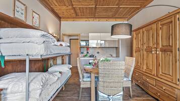 Honeymoon Studio, Mountain View (Studio Charming Sportinia) | Free WiFi, bed sheets